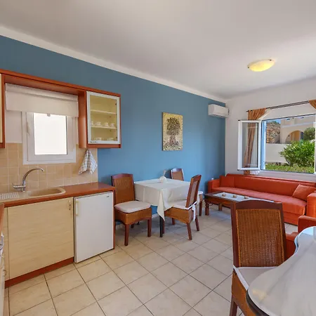 Ξενοδοχείο με διαμερίσματα Sunrise Αζόλιμνος